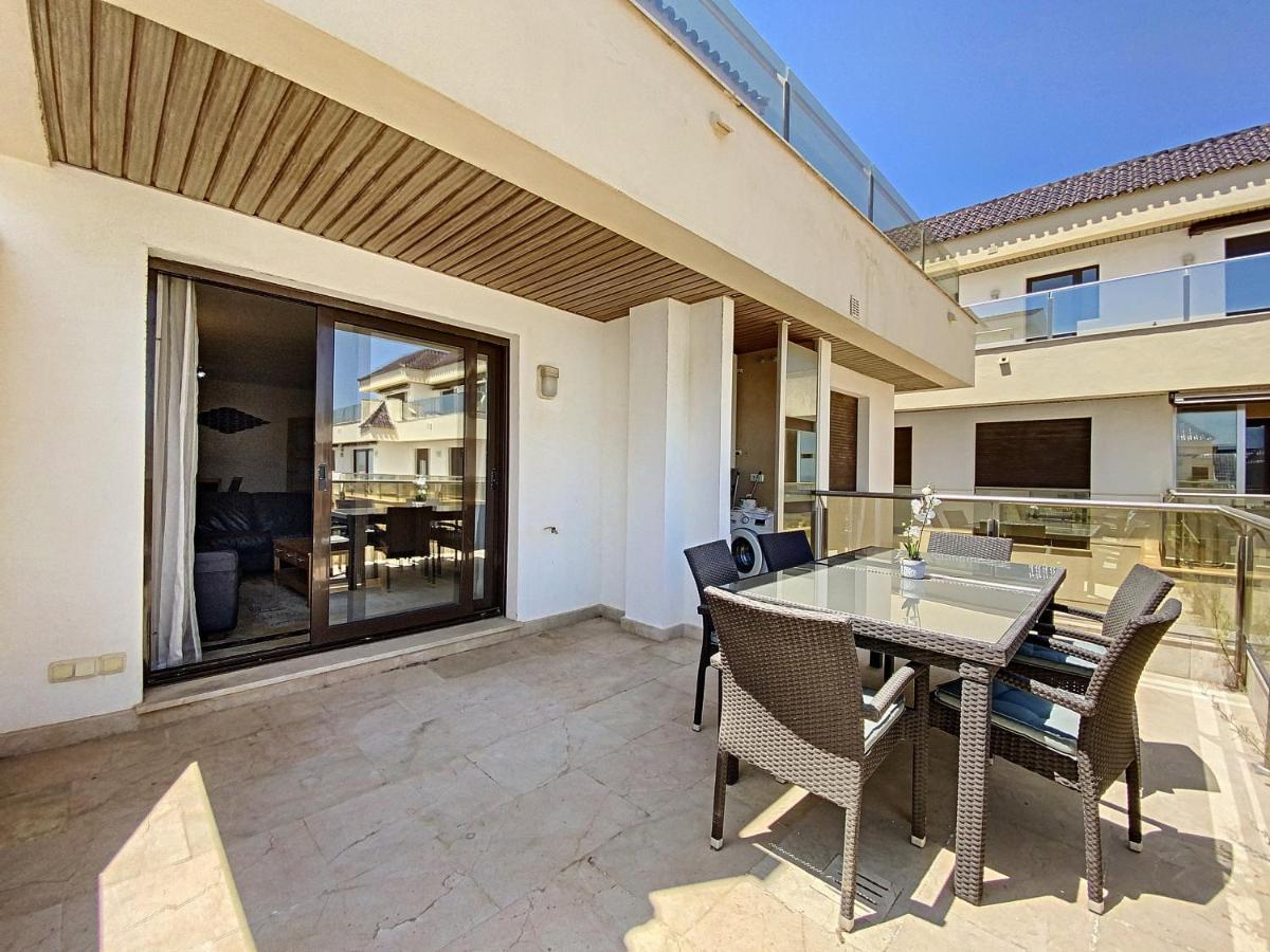 Lovely Apartment With Pool & Sea Views - Marina Del Castillo 2129 Манилва Екстериор снимка