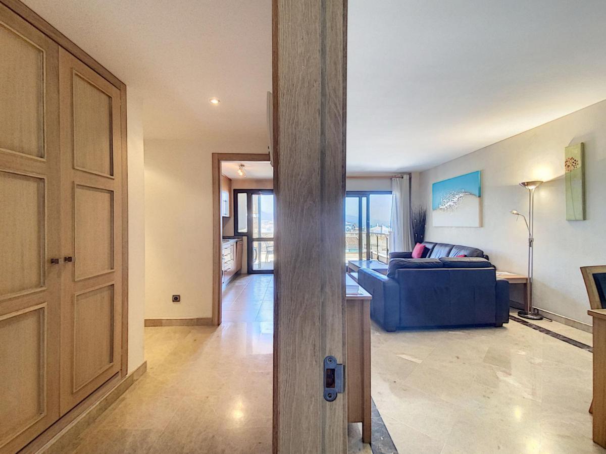 Lovely Apartment With Pool & Sea Views - Marina Del Castillo 2129 Манилва Екстериор снимка
