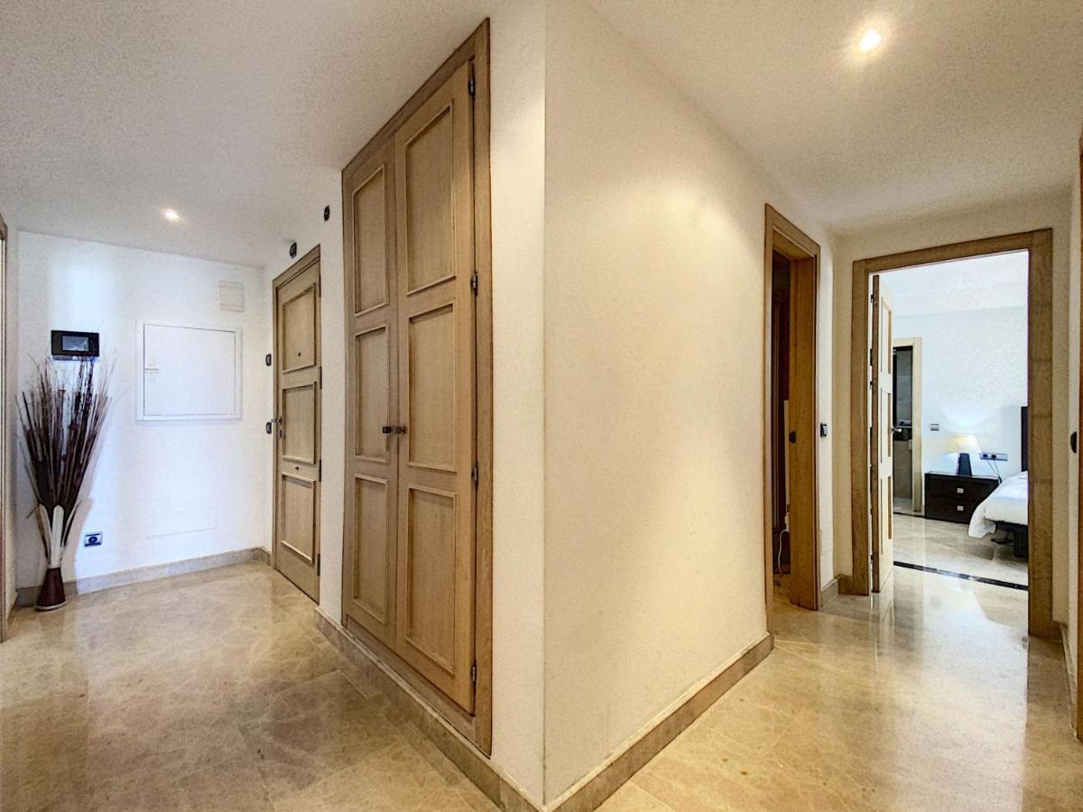 Lovely Apartment With Pool & Sea Views - Marina Del Castillo 2129 Манилва Екстериор снимка