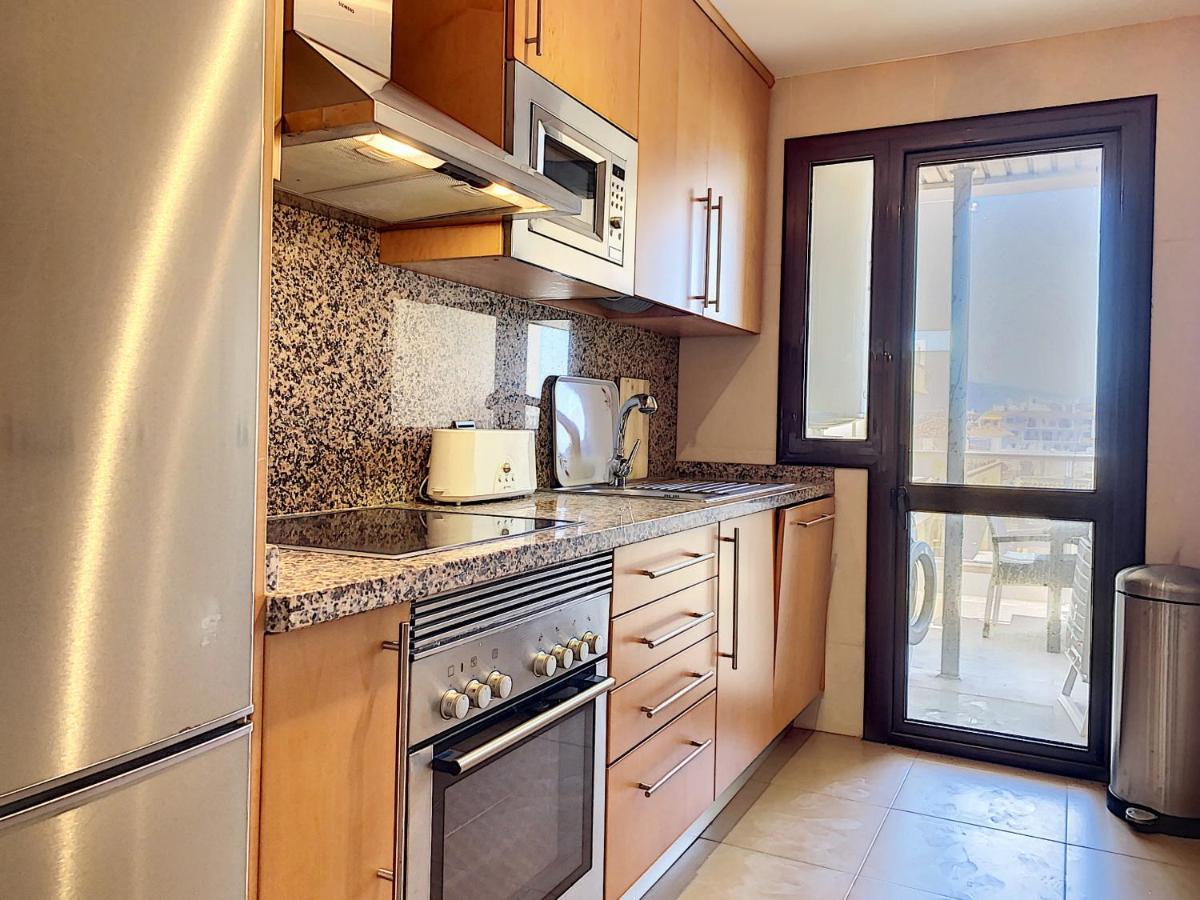 Lovely Apartment With Pool & Sea Views - Marina Del Castillo 2129 Манилва Екстериор снимка