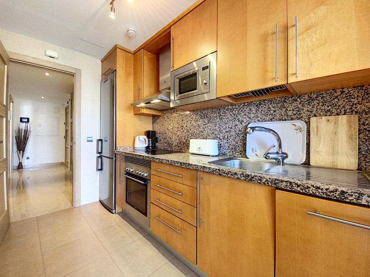 Lovely Apartment With Pool & Sea Views - Marina Del Castillo 2129 Манилва Екстериор снимка