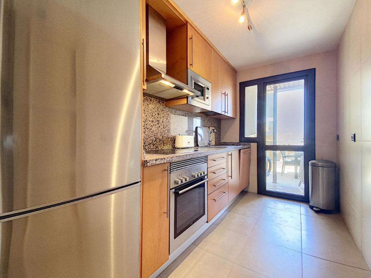 Lovely Apartment With Pool & Sea Views - Marina Del Castillo 2129 Манилва Екстериор снимка
