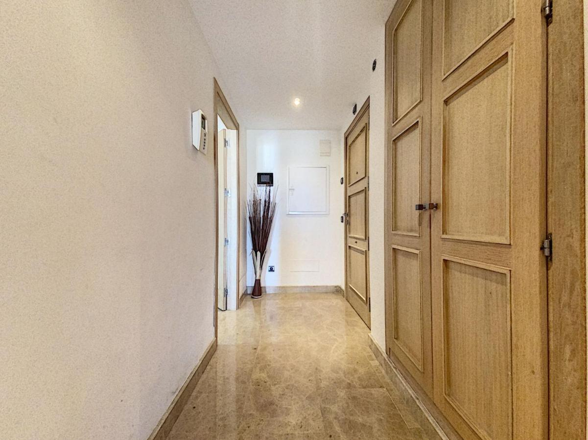 Lovely Apartment With Pool & Sea Views - Marina Del Castillo 2129 Манилва Екстериор снимка