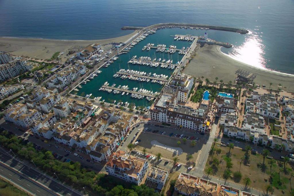 Lovely Apartment With Pool & Sea Views - Marina Del Castillo 2129 Манилва Екстериор снимка