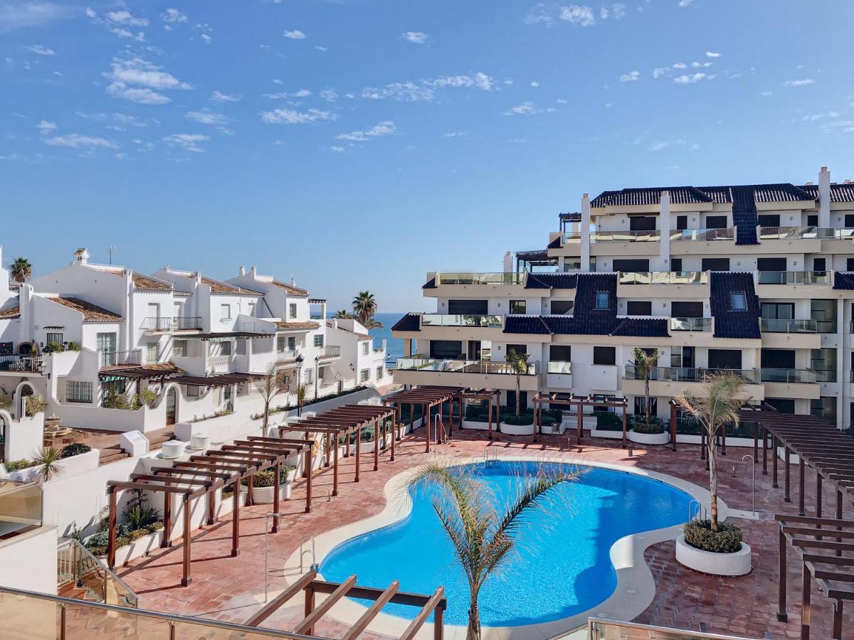 Lovely Apartment With Pool & Sea Views - Marina Del Castillo 2129 Манилва Екстериор снимка