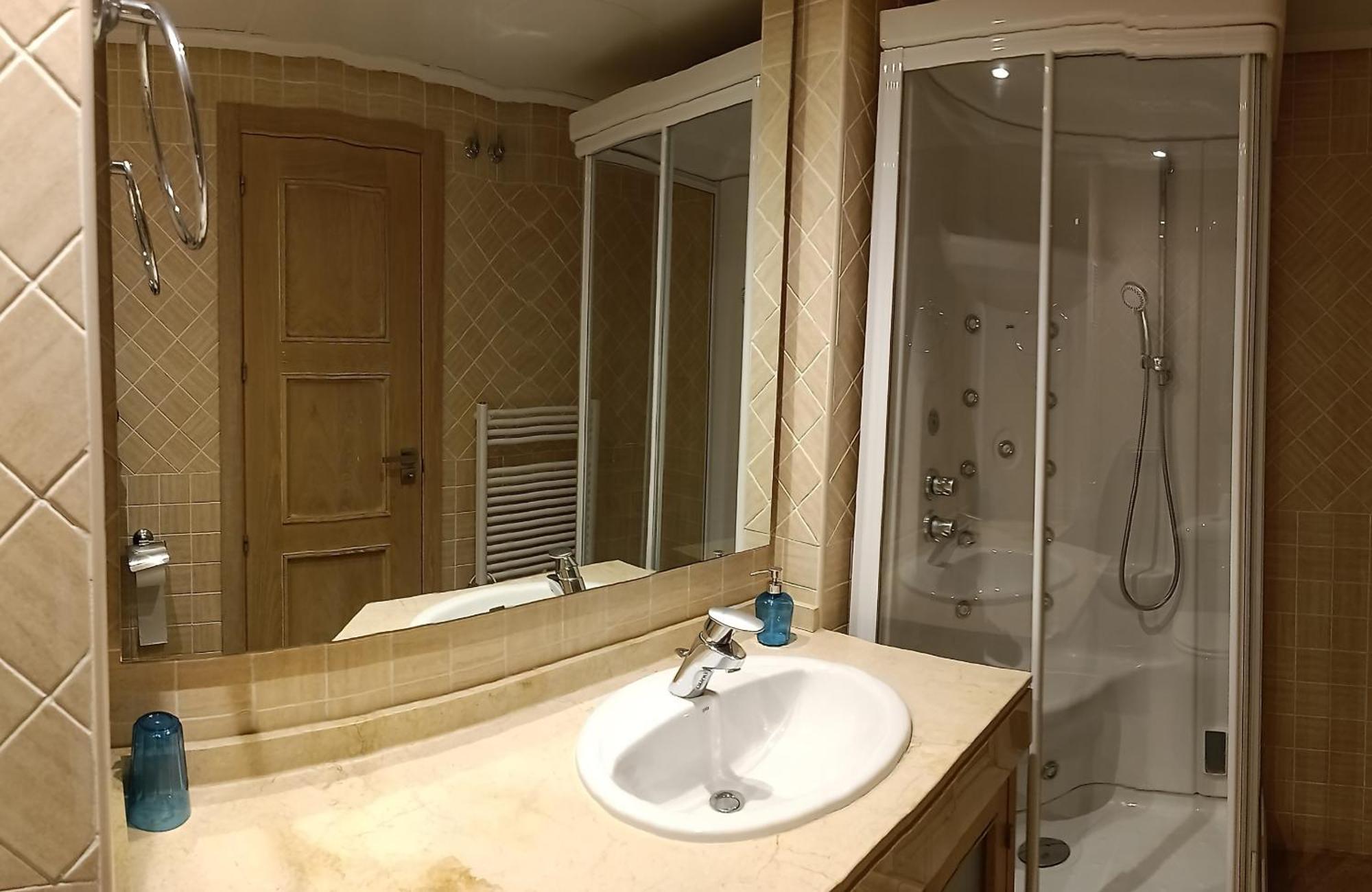 Lovely Apartment With Pool & Sea Views - Marina Del Castillo 2129 Манилва Екстериор снимка