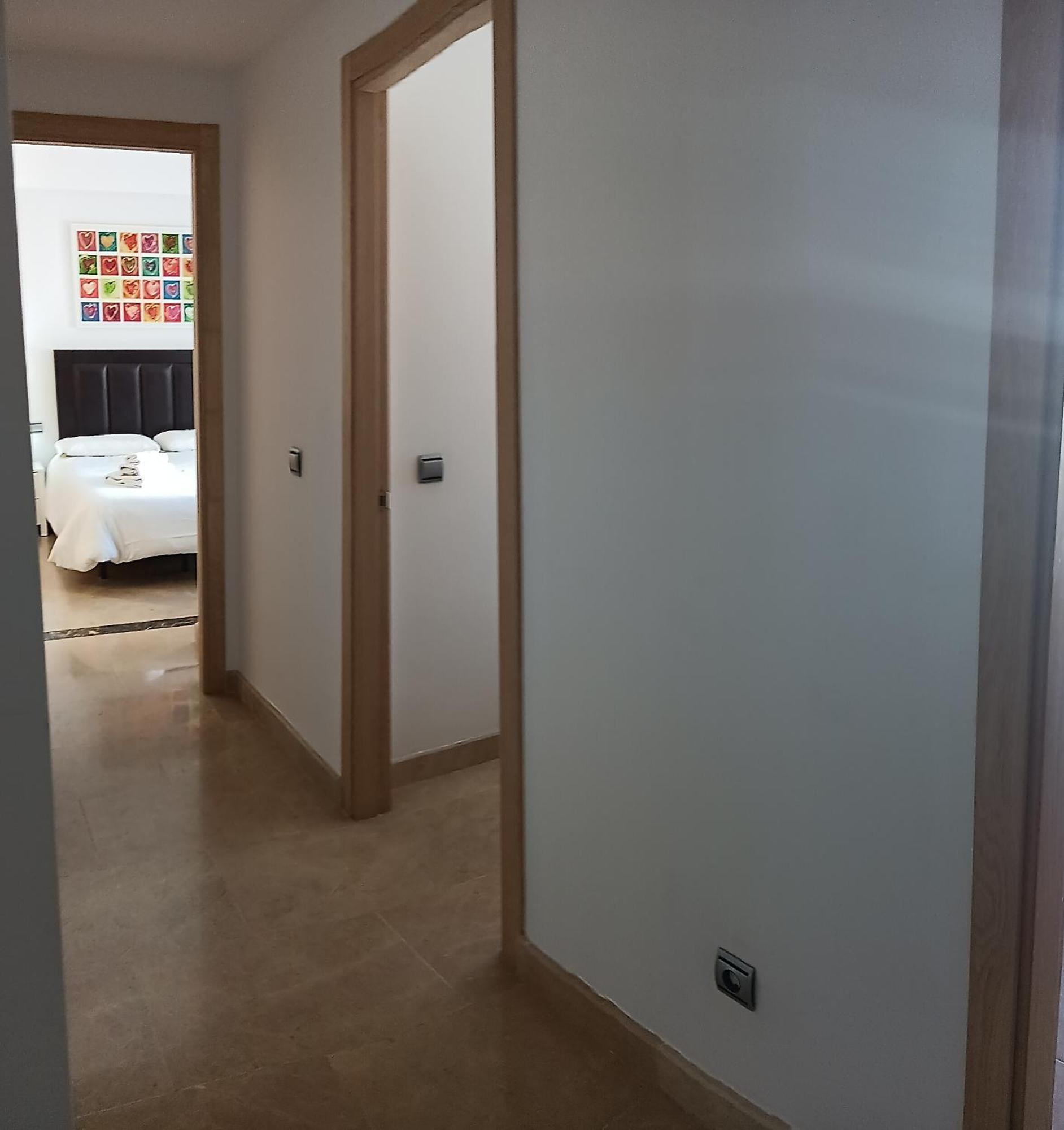 Lovely Apartment With Pool & Sea Views - Marina Del Castillo 2129 Манилва Екстериор снимка